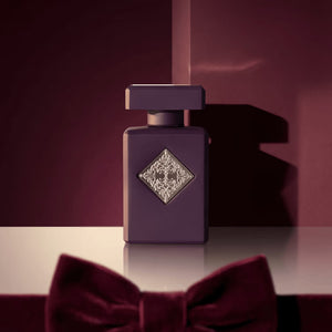 Initio Parfums Privés Side Effect EDP buteliukas – nišinis šiltas prieskoninis aromatas su romu ir vanile, Aroma Tale