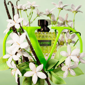 Valentino Donna Born in Roma Green Stravaganza EDP lifestyle foto – zaļš svaigs ziedu aromāts sievietēm