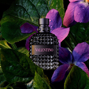 Valentino Born in Roma EDT parfüüm violetsete õite keskel – moodne Valentino aroom meestele, Aroma Tale