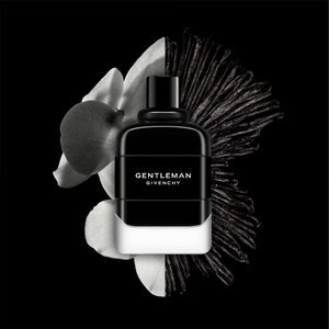 Givenchy Gentleman Reserve Privée kvepalai juodame fone su gėlių kompozicija – Aromatale.lt