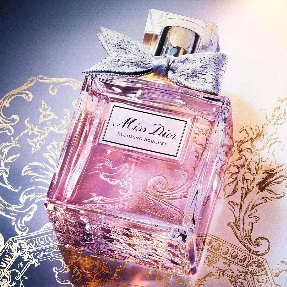 Miss Dior Blooming Bouquet EDP kvepalų buteliukas – švelnus bijūnų ir rožių gėlinis aromatas moterims, Aroma Tale